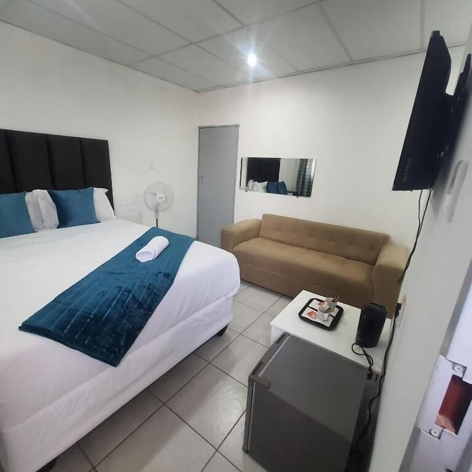 Iron/ironing board, WiFi (free)