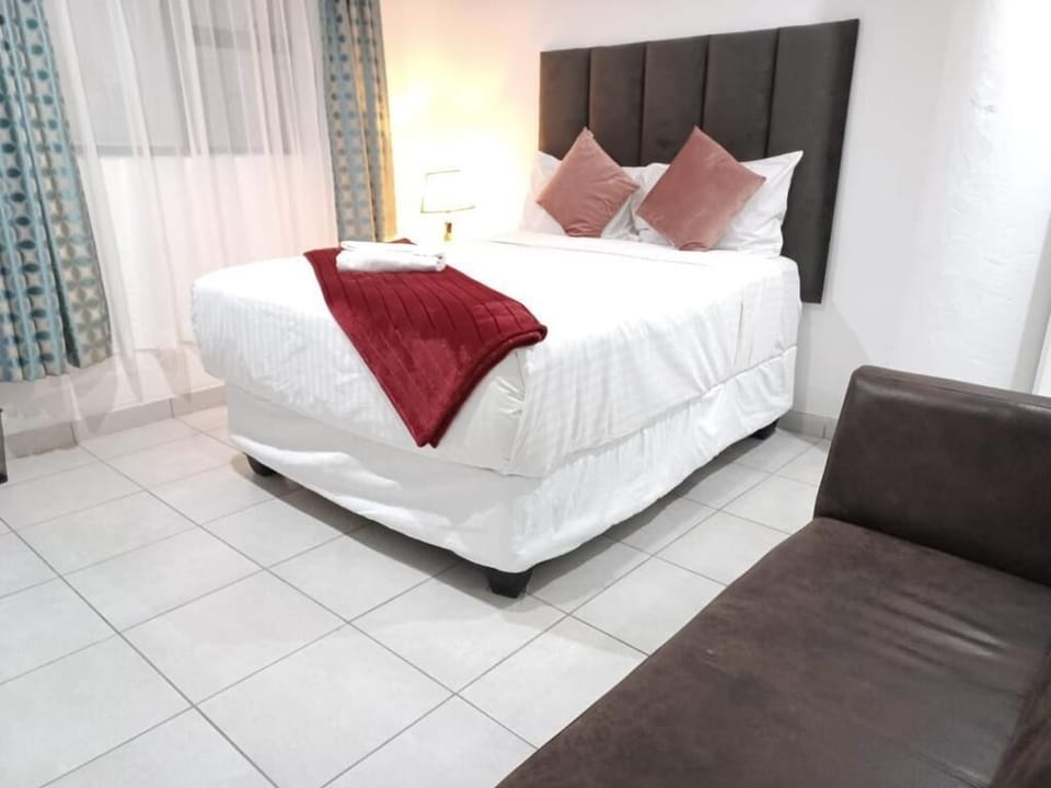 Iron/ironing board, WiFi (free)