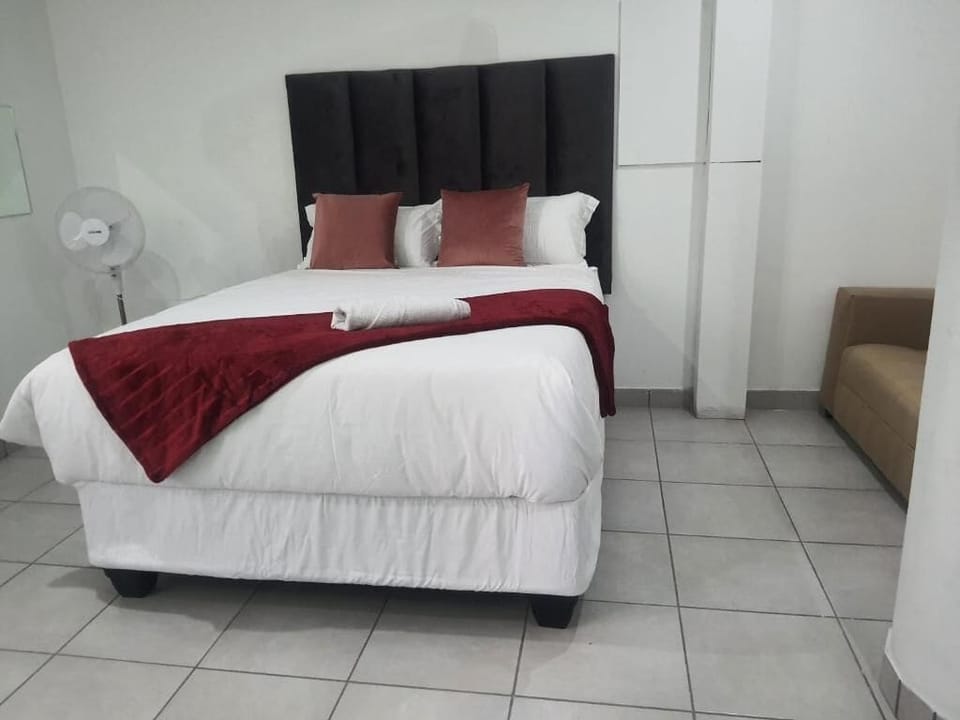 Deluxe Room, City View | Iron/ironing board, WiFi (free)