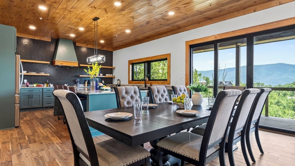 House (6 Bedrooms) | Interior