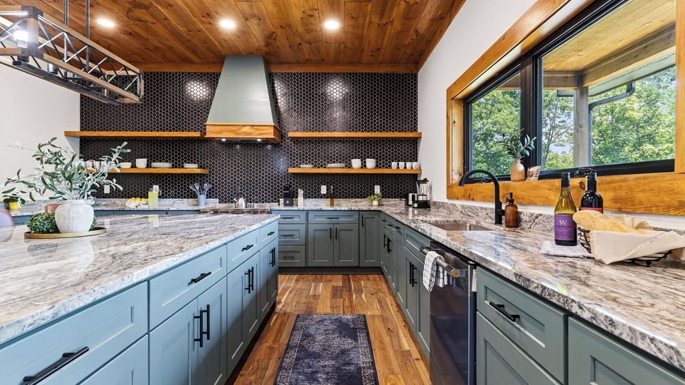 House (6 Bedrooms) | Interior