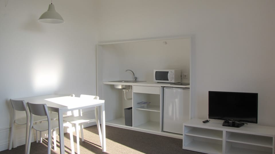 Apartment, 1 Bedroom, Garden View (Top Floor) | Private kitchenette | Electric kettle