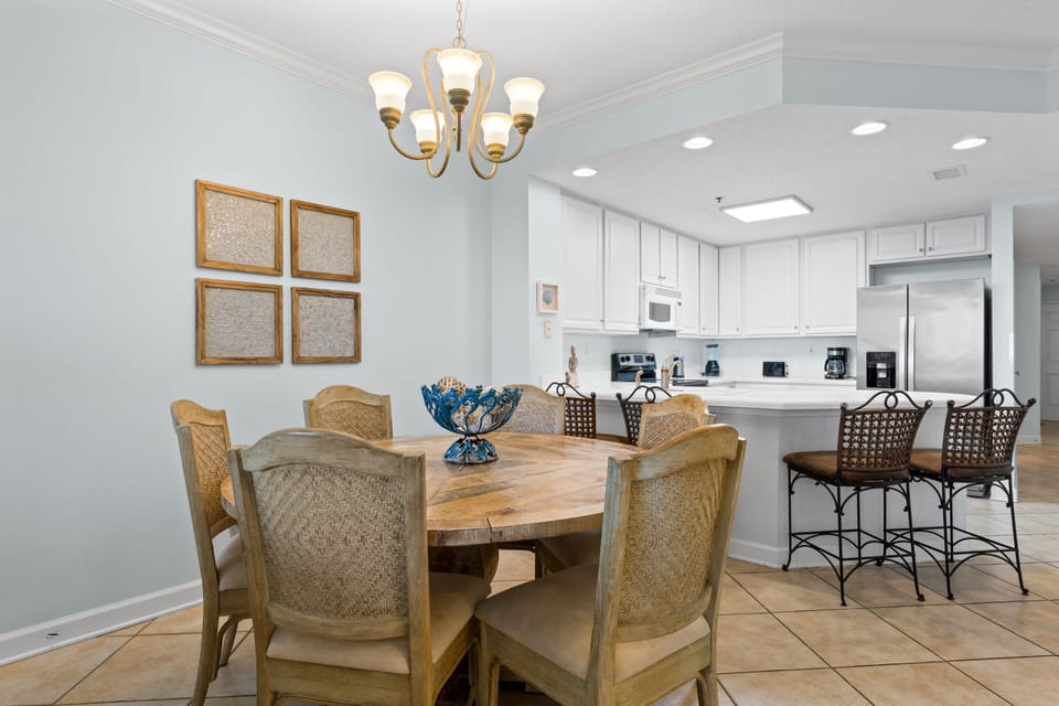 Condo, Multiple Beds, Ocean View (The Enclave 805) | Dining
