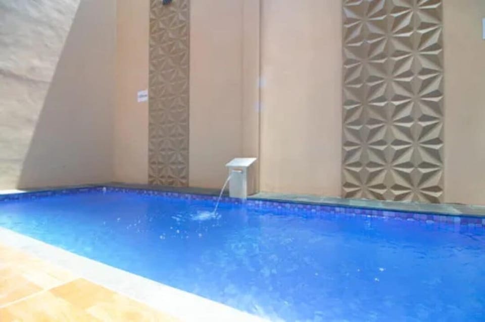 6 indoor pools