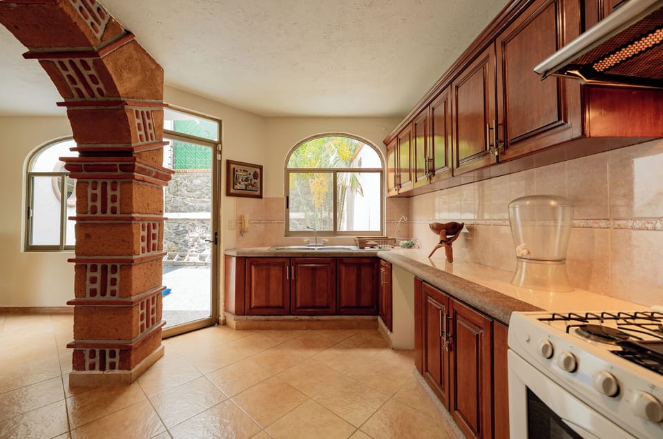 Family Cottage, Courtyard View | Private kitchen