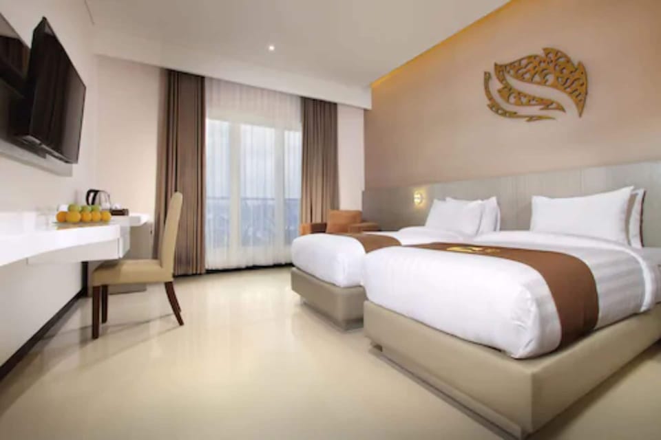 In-room safe, desk, laptop workspace, soundproofing