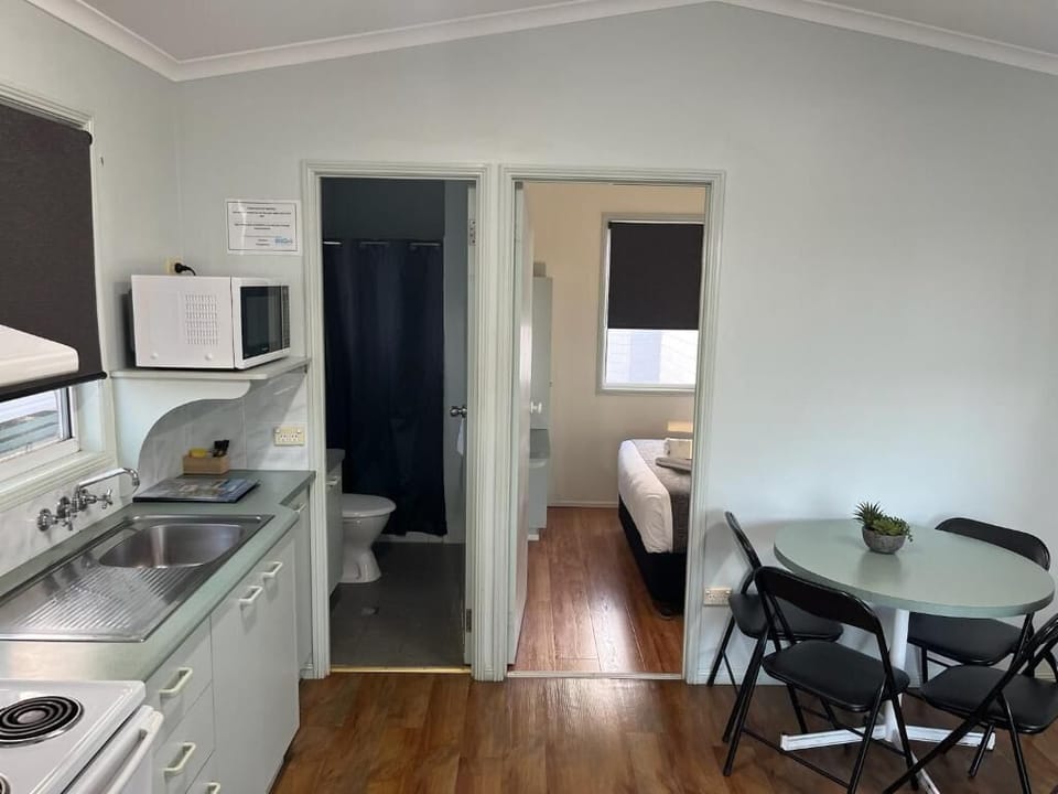 Standard Double Room, Patio, Garden View | Private kitchen | Fridge, microwave, oven, stovetop