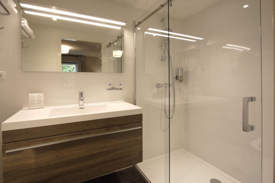 Deluxe Double Room | Bathroom