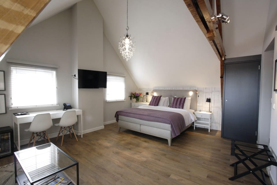 Deluxe Loft, City View | Room amenity