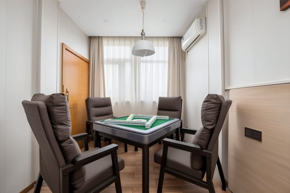 Club Twin Room, City View | Interior