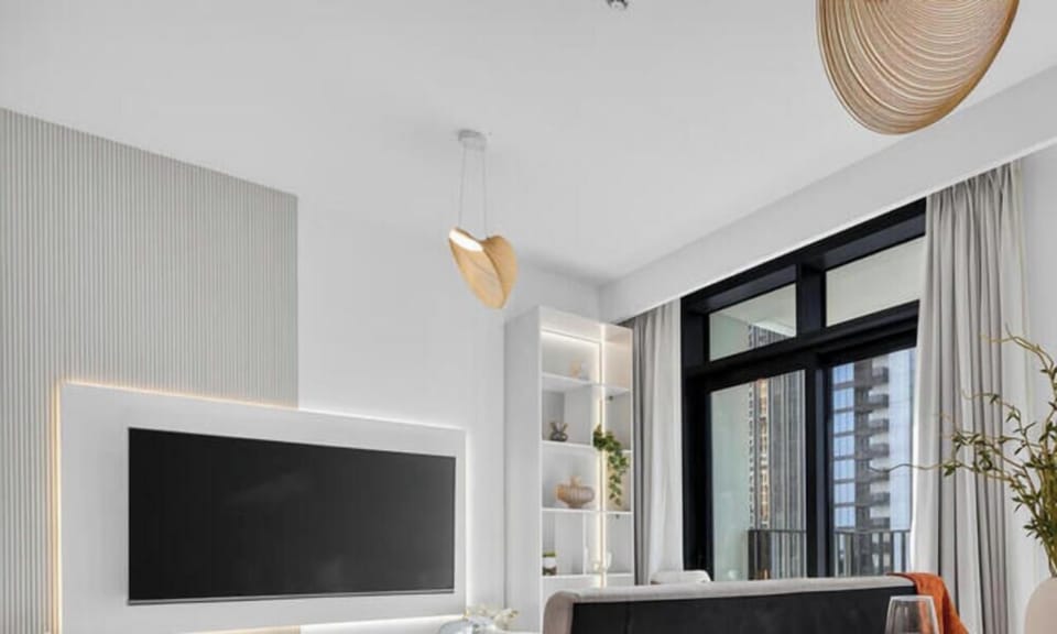 Luxury Apartment, 1 King Bed with Sofa bed, City View | Dining room