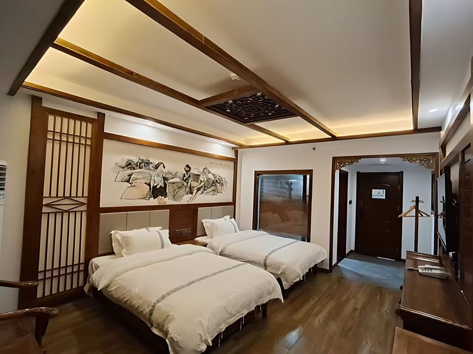 Standard Twin Room | Desk, blackout drapes, WiFi (free), bed sheets