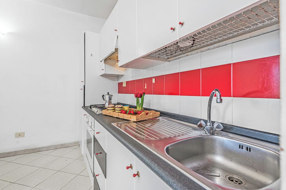 Family Apartment, 1 Bedroom, Microwave (Il Faro di Capo Ceraso) | Private kitchen