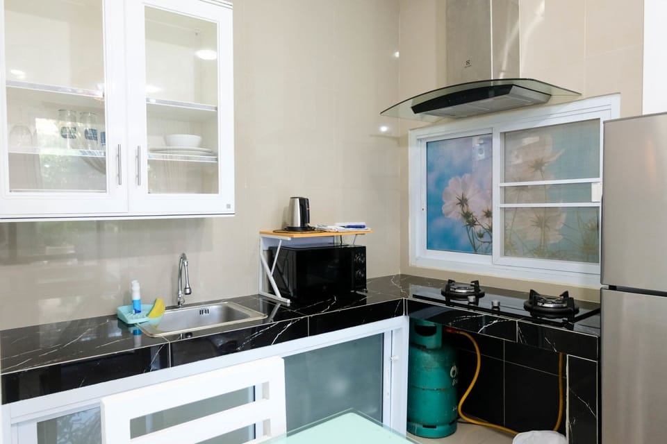 Deluxe Double Room, 1 King Bed, Garden View, Ground Floor | Private kitchen