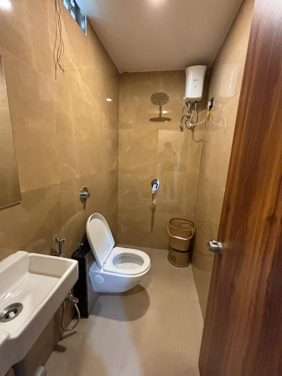 Shower, bidet, towels, soap