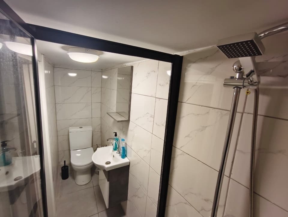 Comfort Room | Bathroom | Shower, free toiletries, towels, soap