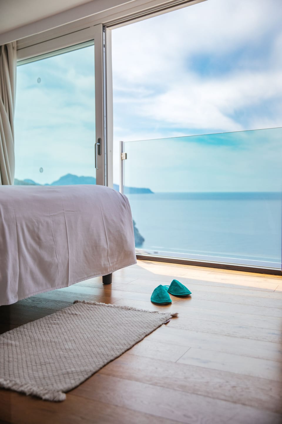 Suite (Emma) | Frette Italian sheets, premium bedding, down comforters, pillowtop beds