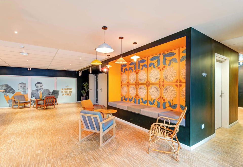 Flat-screen TV, offices