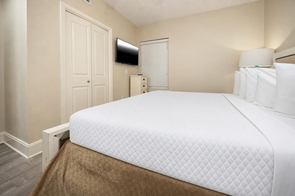 Condo, 1 Bedroom | 1 bedroom, WiFi (free)