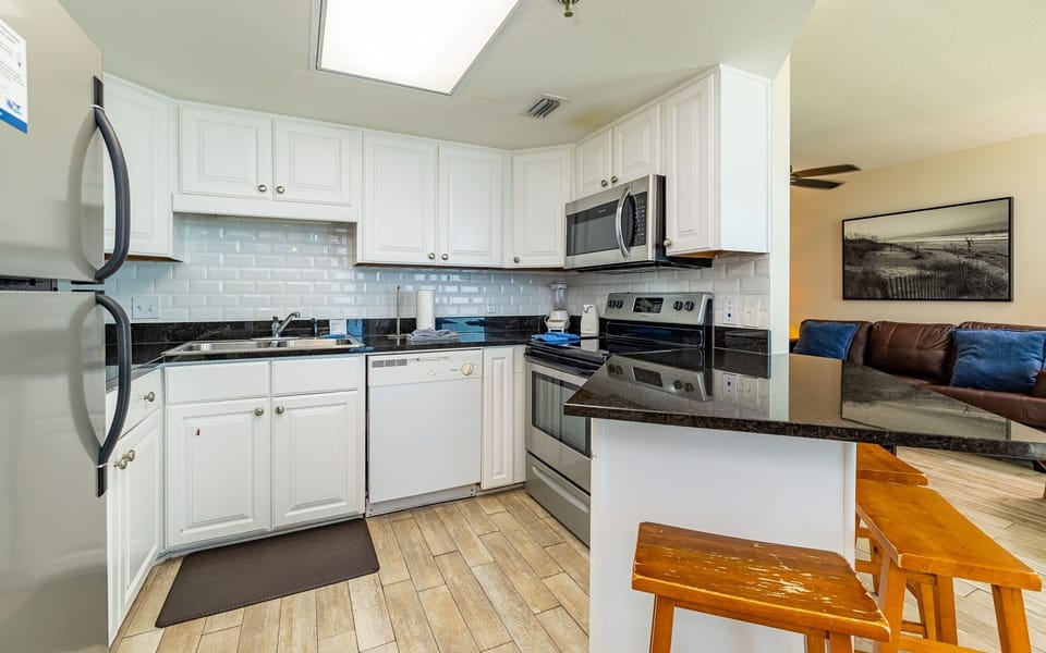 Condo, 1 Bedroom | Private kitchen | Coffee/tea maker, fridge, oven