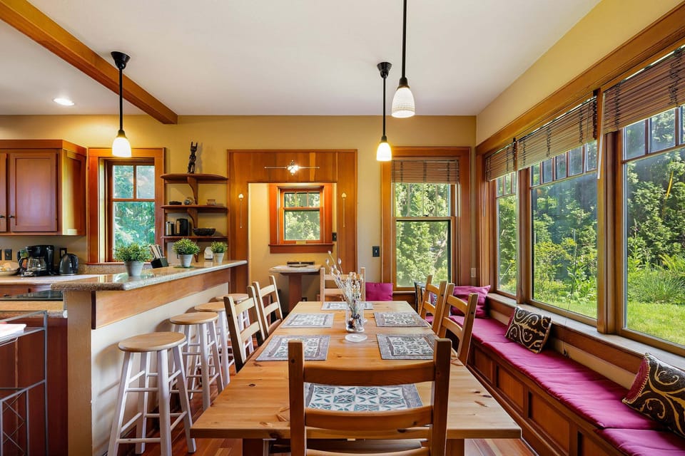 House, 4 Bedrooms | Dining