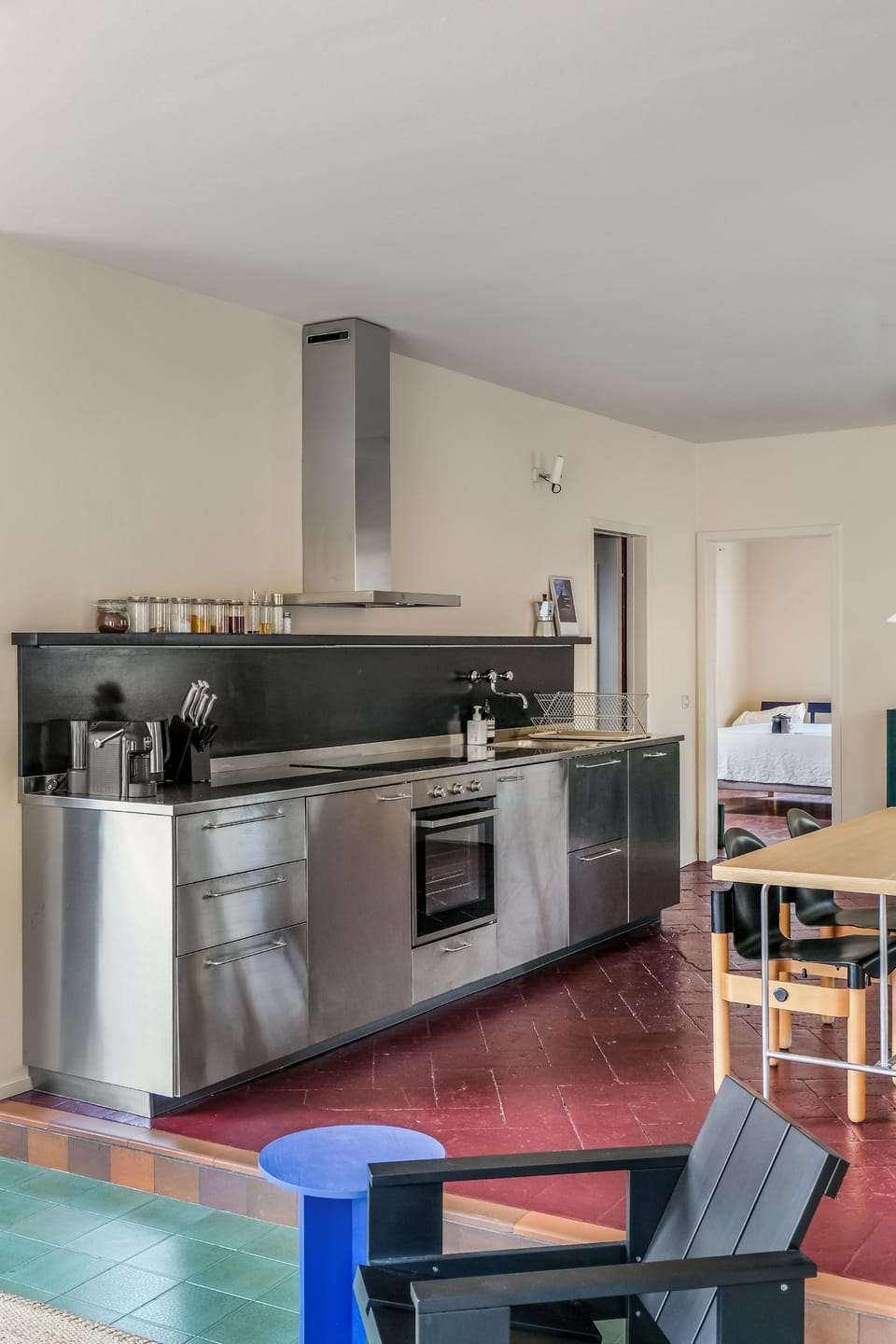 Fridge, oven, stovetop, cookware/dishes/utensils