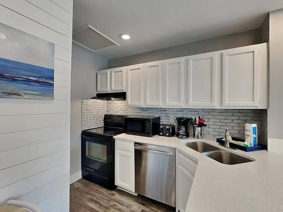 Condo, 1 Queen Bed with Sofa bed (Sandpiper Cove 8242) | Private kitchen