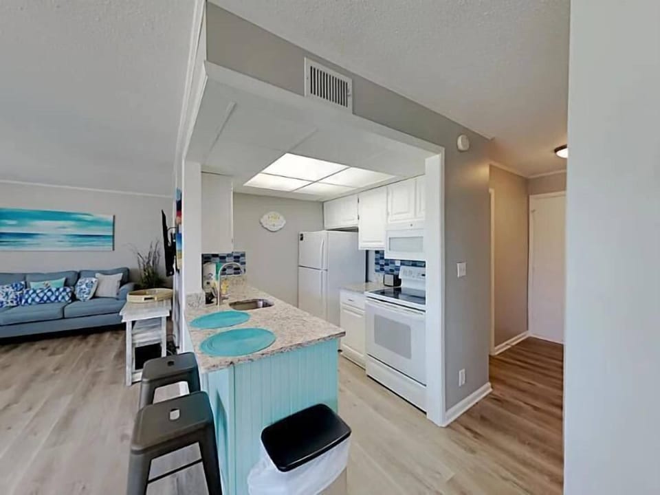 Condo, 1 Queen Bed with Sofa bed (Sandpiper Cove 2015) | Private kitchen