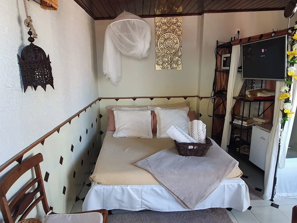 Basic Studio, Ocean View | Iron/ironing board, WiFi (free)