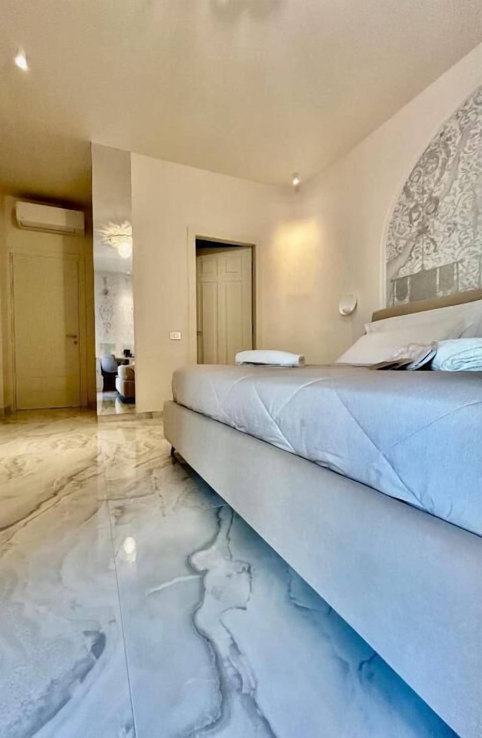 Superior Double Room, 1 King Bed, Balcony, Courtyard View | In-room safe, blackout drapes, soundproofing