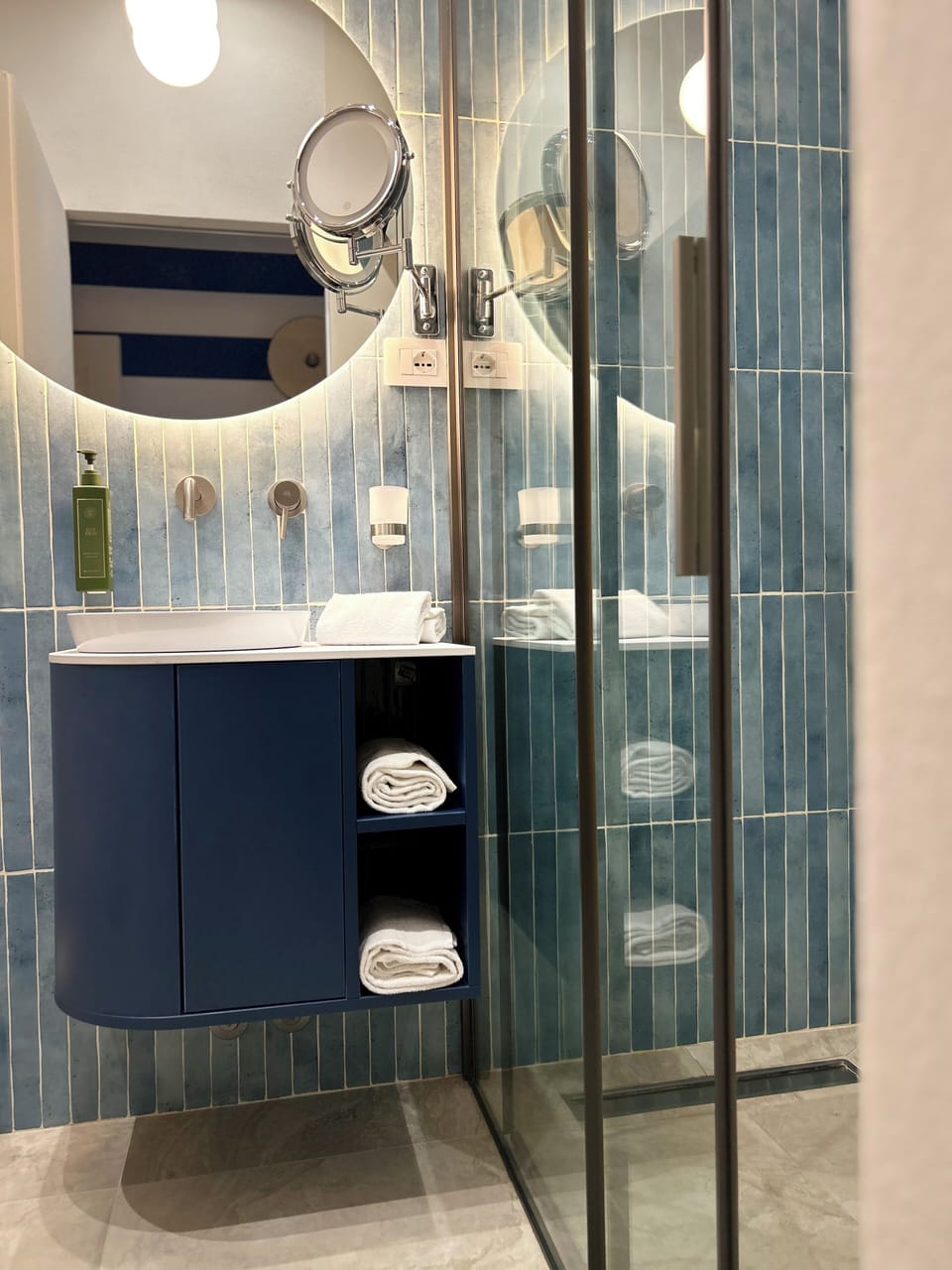Superior Double Room, 1 Queen Bed with Sofa bed, Patio, Courtyard View | Bathroom | Shower, free toiletries, hair dryer, slippers