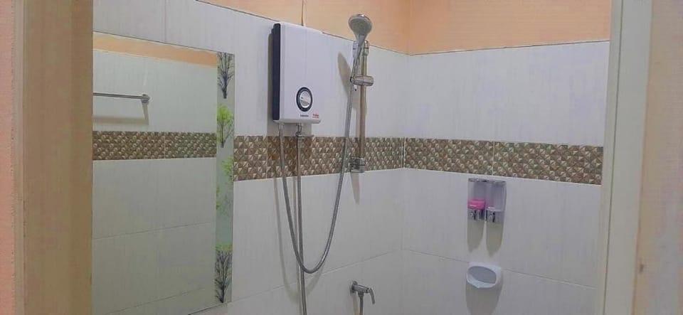 Shower, towels, soap, shampoo