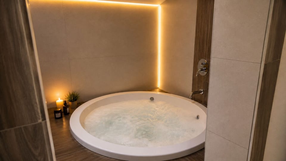 Luxury Room, City View | Bathroom | Free toiletries, hair dryer, towels, soap