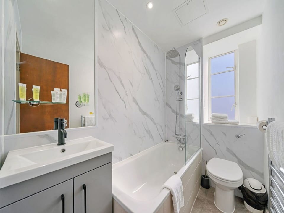Apartment | Bathroom | Hair dryer