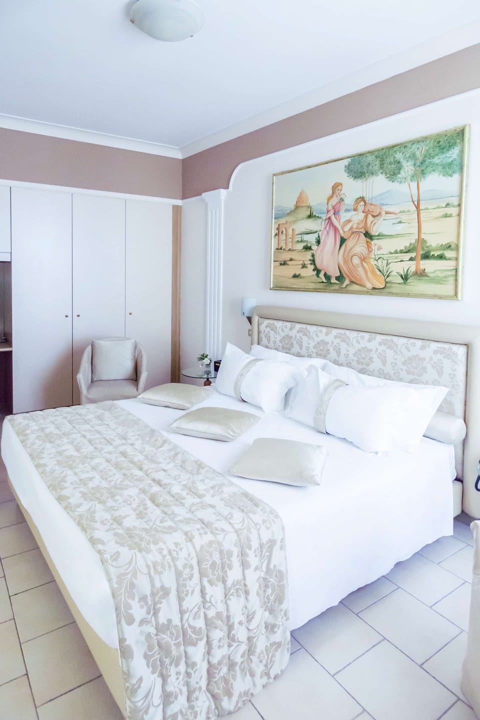 Family Room | Minibar, in-room safe, desk, iron/ironing board