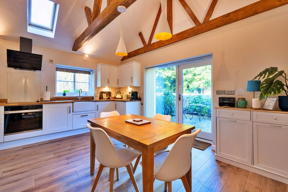 Cottage | Dining