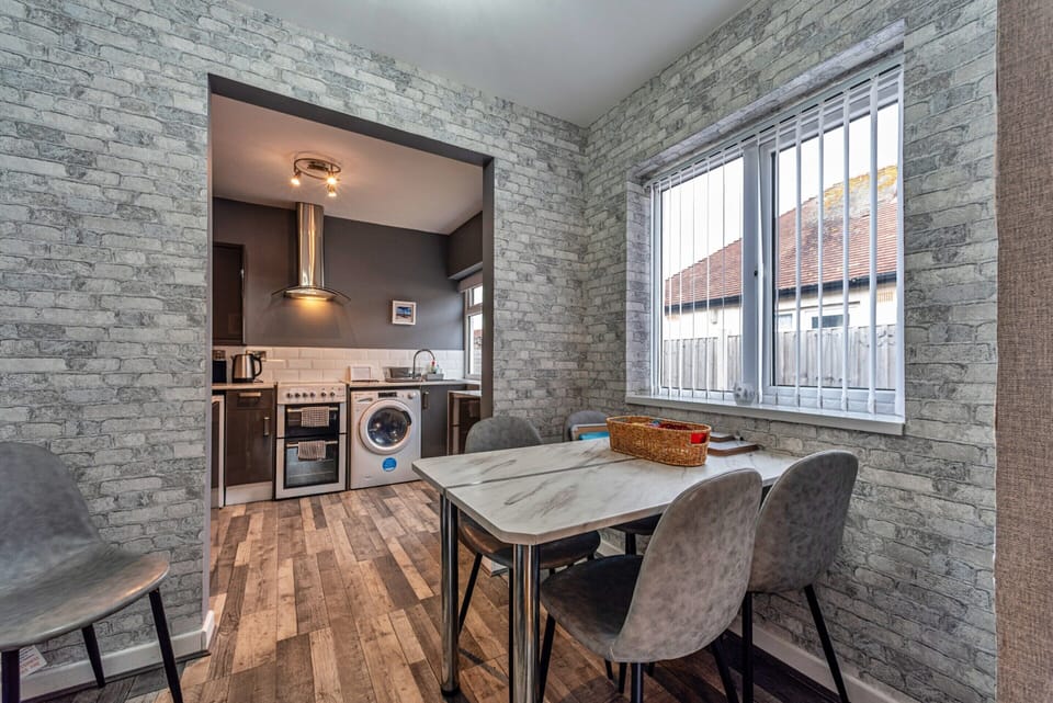 Bungalow | Dining