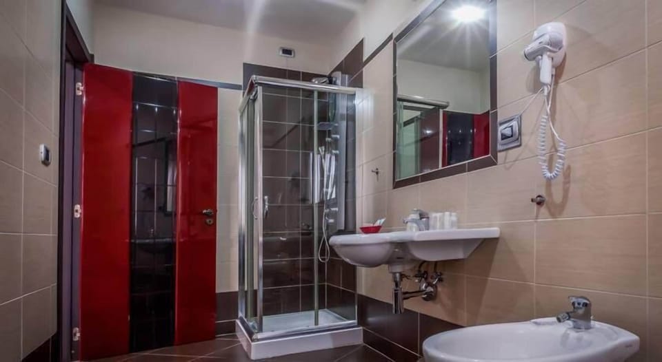 Hydromassage showerhead, free toiletries, hair dryer, bathrobes