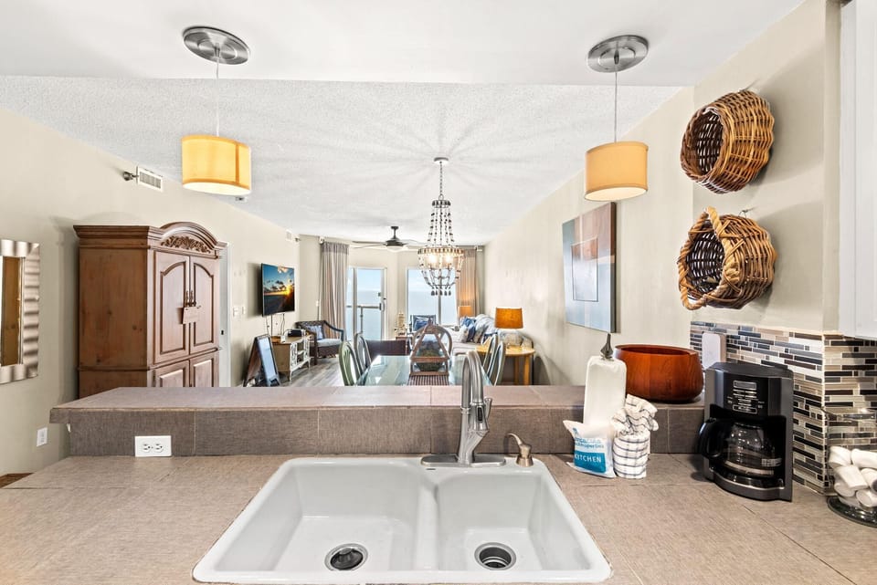 Condo, 1 King Bed with Sofa bed (Emerald Isle Unit 1402) | Interior