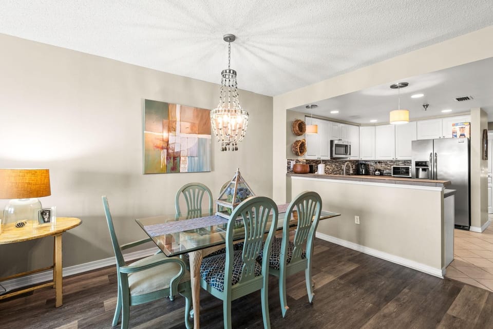Condo, 1 King Bed with Sofa bed (Emerald Isle Unit 1402) | Dining