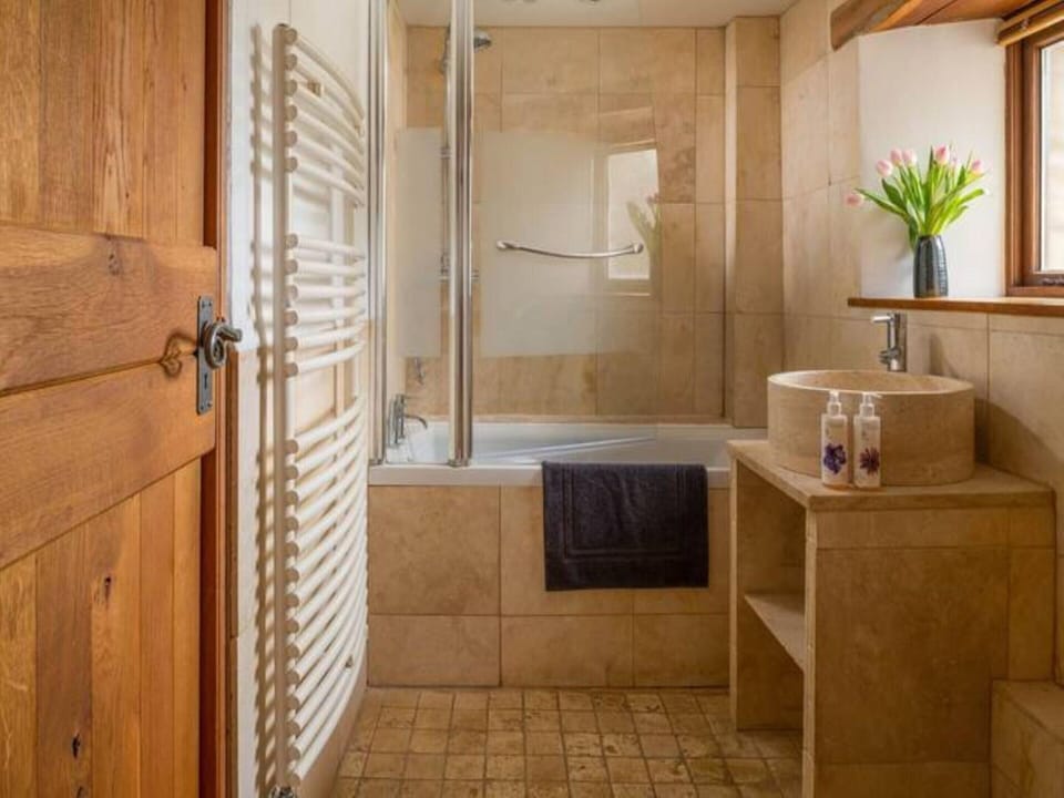 Retreat With Valley-view Deck Cottage in North Devon District
