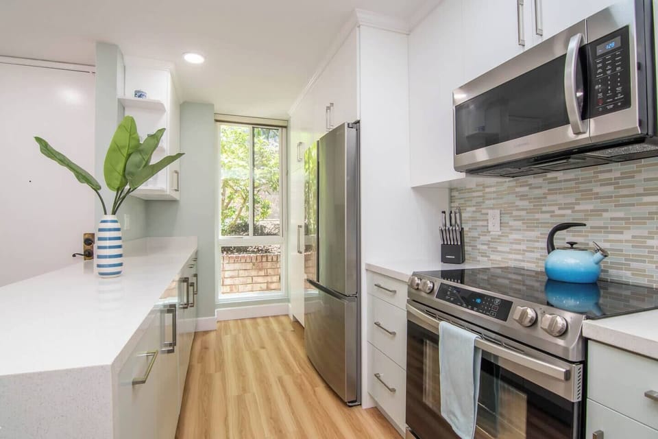 Condo, Multiple Beds, Garden View (A13 Surfbreak Cottage) | Private kitchen