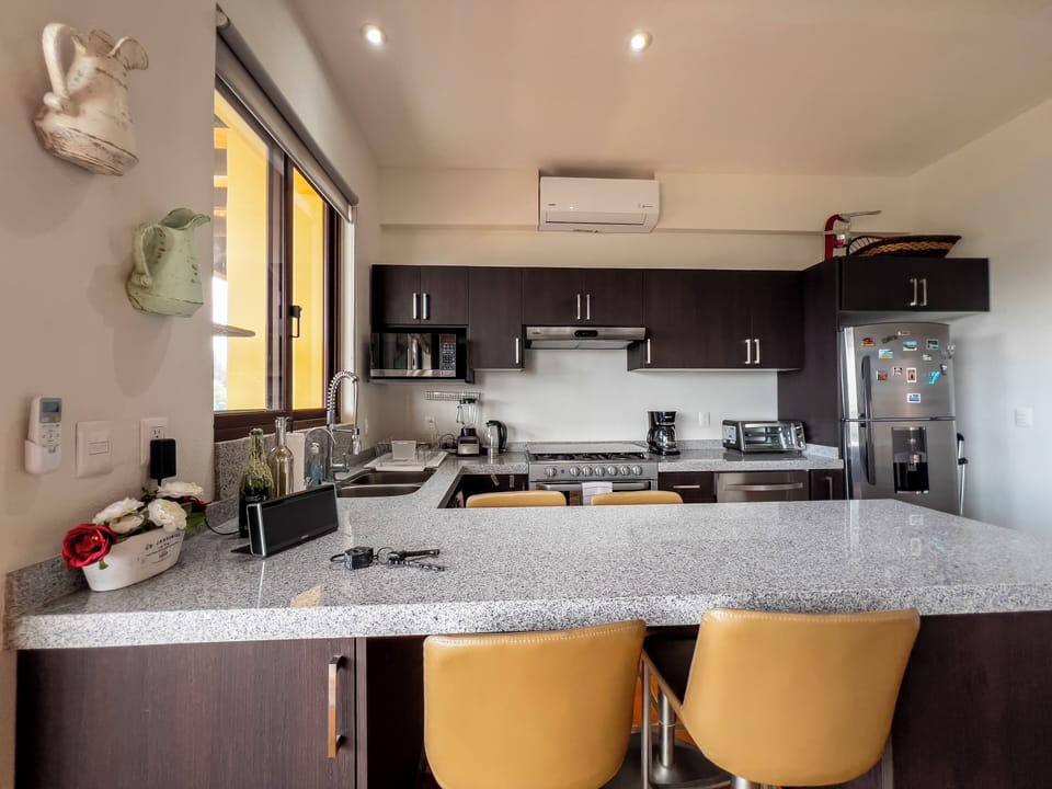 Family House, Mountain View | Private kitchen