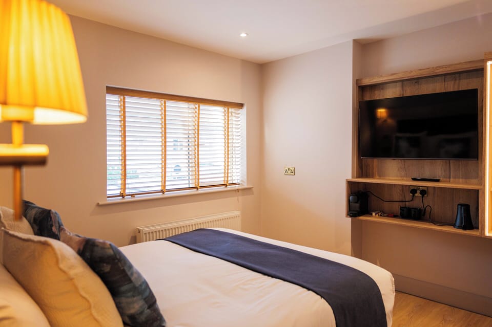 Junior Double Room | Iron/ironing board, WiFi (free)