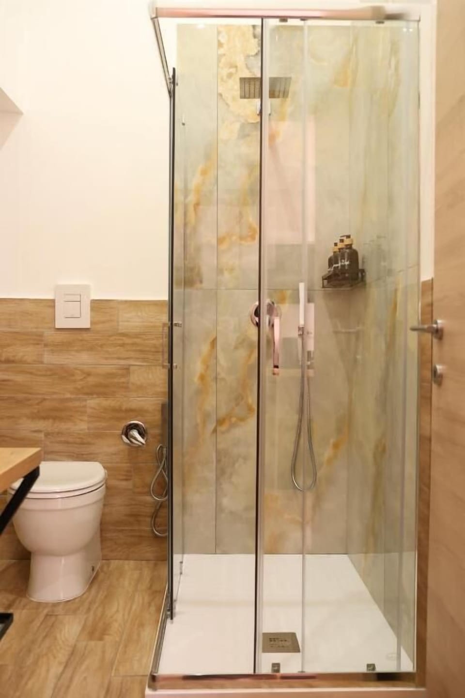 Deluxe Double Room, Balcony, City View (Sophia Loren) | Bathroom