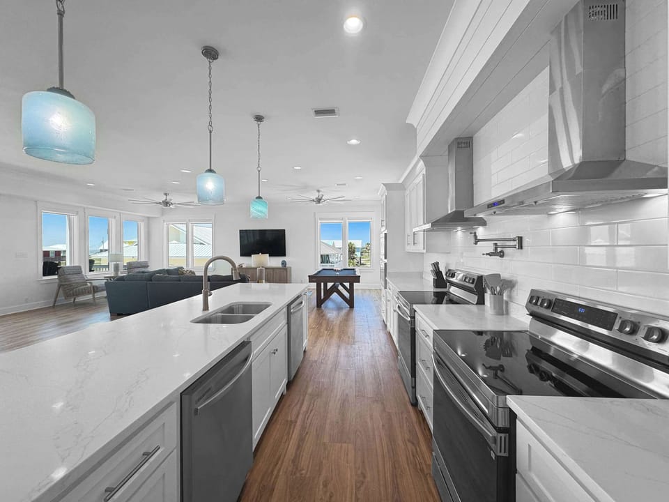 House, Multiple Beds (The Fort) | Private kitchen