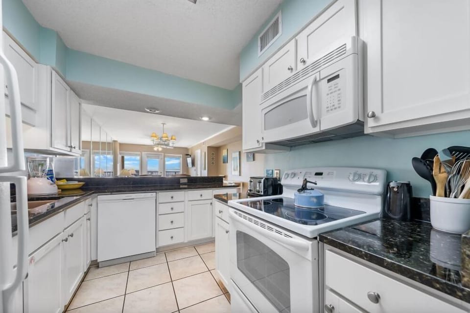 Condo, Multiple Beds (Boardwalk 486) | Private kitchen