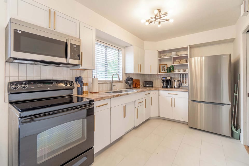 House, Multiple Beds, Garden View (Oakhurst) | Private kitchen