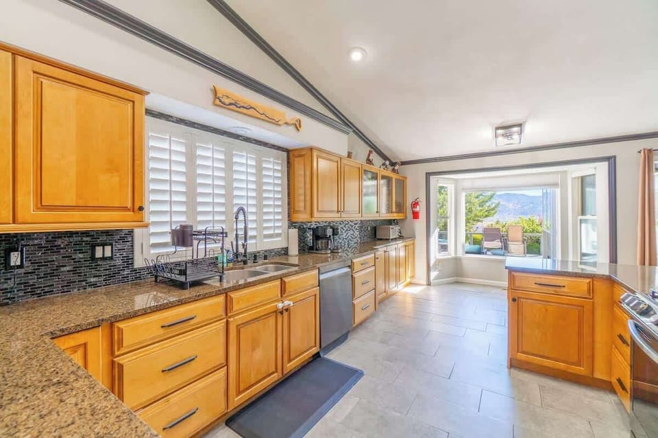 House, Multiple Beds, Mountain View (Ghost Rider) | Private kitchen