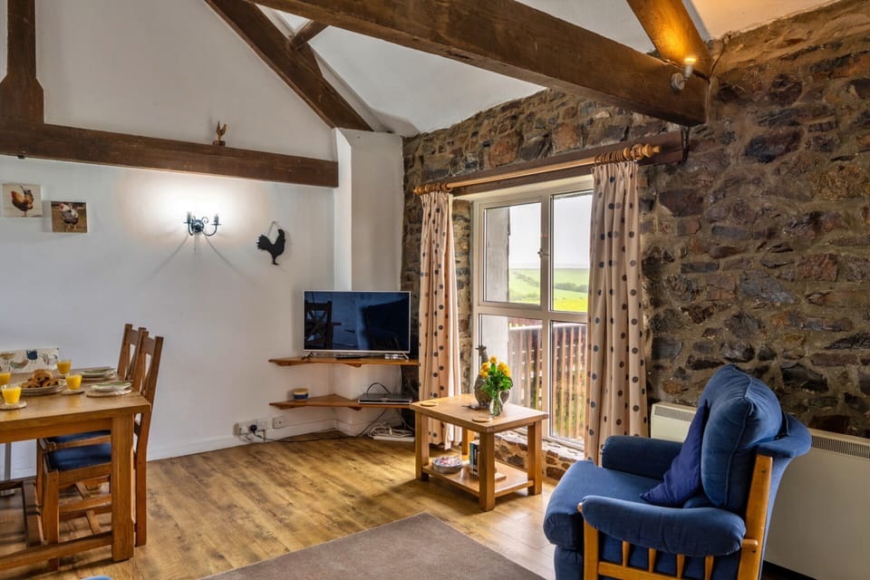 Cottage | Living room | Fireplace